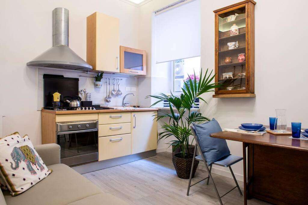 Colosseum/Panisperna Nina Apartament With Terrace โรม ภายนอก รูปภาพ