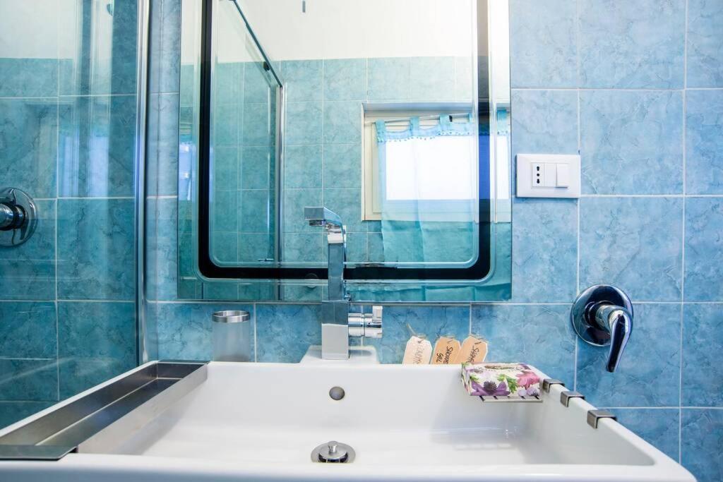 Colosseum/Panisperna Nina Apartament With Terrace โรม ภายนอก รูปภาพ