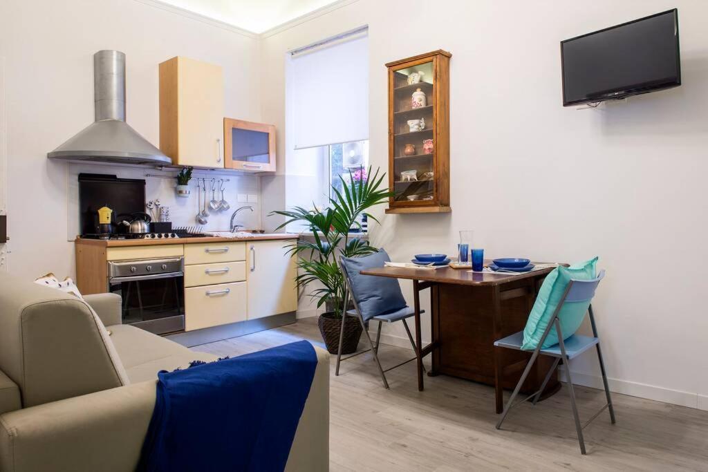 Colosseum/Panisperna Nina Apartament With Terrace โรม ภายนอก รูปภาพ